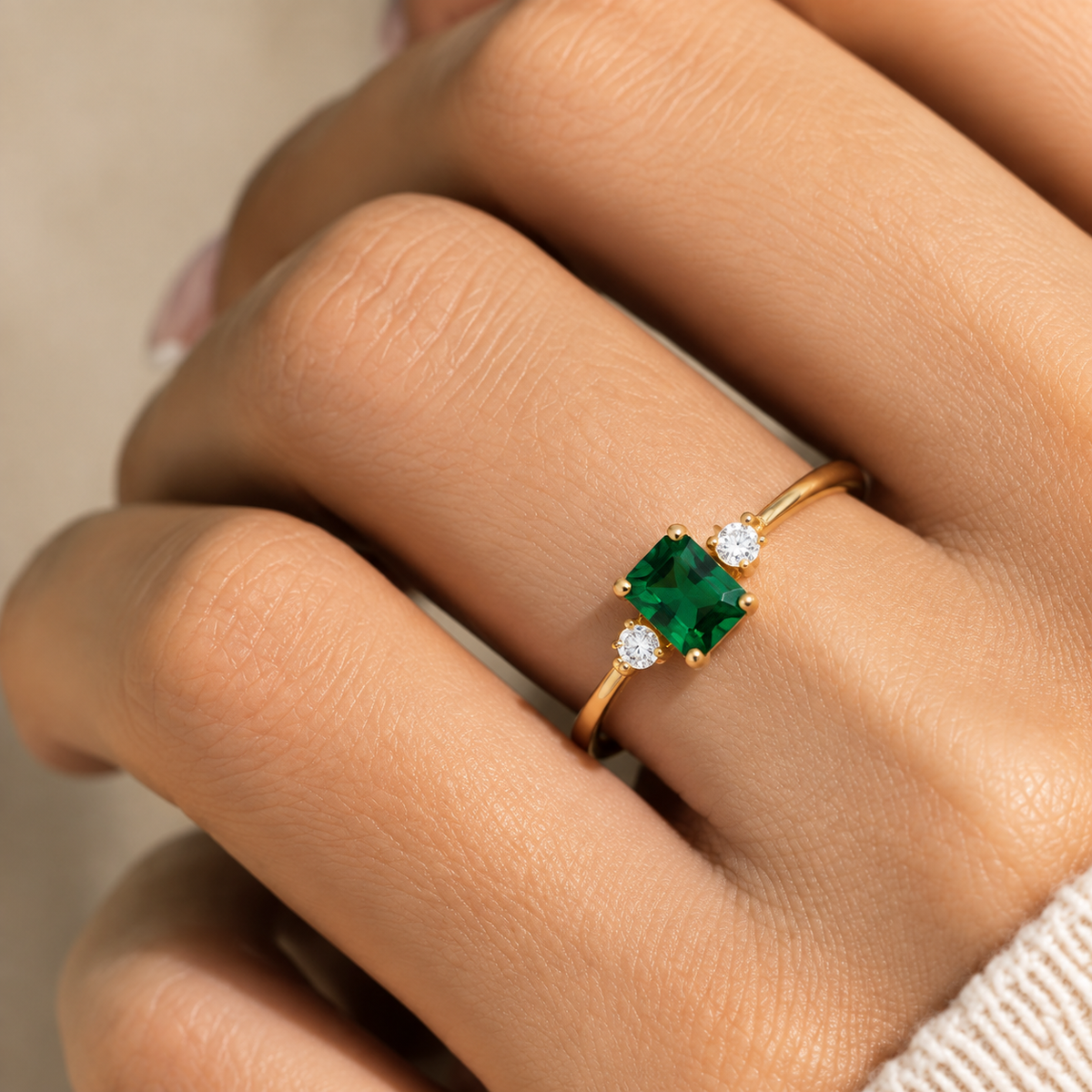 Emerald Halo Ring — Timeless Elegance for Every Moment